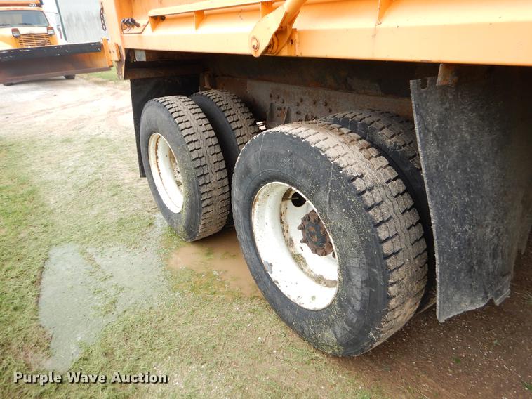 image for item EK9517 2002 International 2554 dump truck