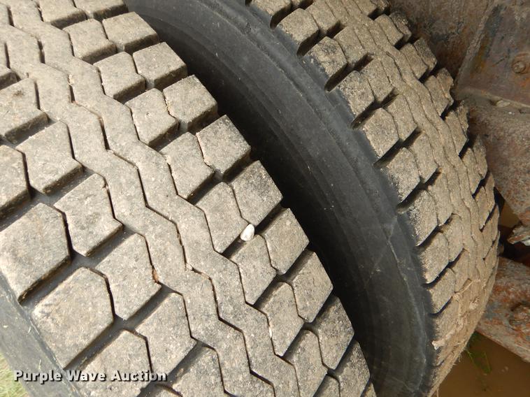 image for item EK9517 2002 International 2554 dump truck