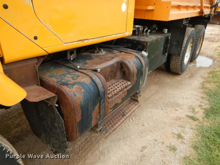 image for item EK9517 2002 International 2554 dump truck