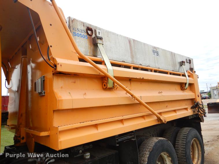 image for item EK9517 2002 International 2554 dump truck