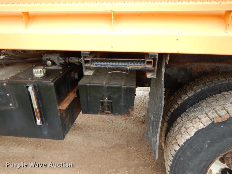 image for item EK9517 2002 International 2554 dump truck