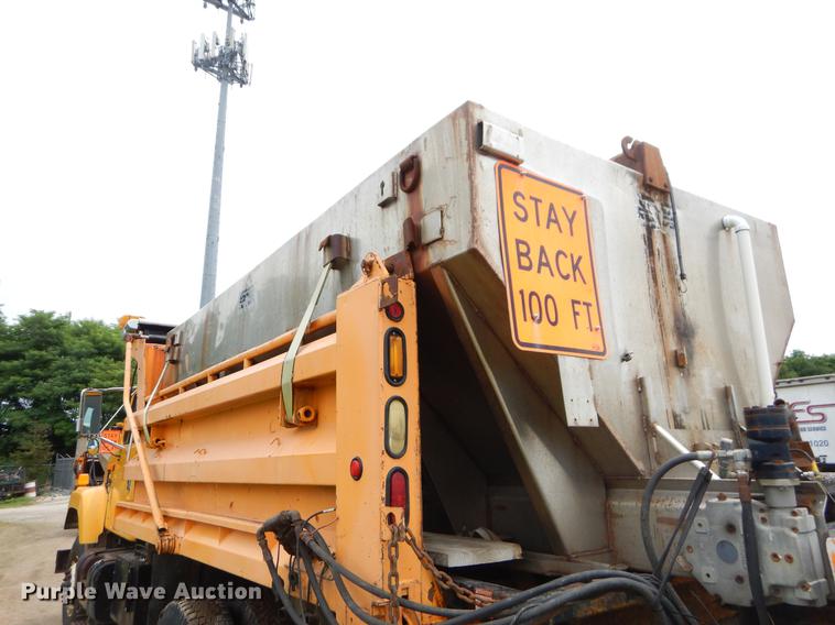 image for item EK9517 2002 International 2554 dump truck