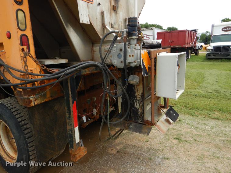 image for item EK9517 2002 International 2554 dump truck