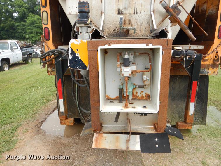 image for item EK9517 2002 International 2554 dump truck