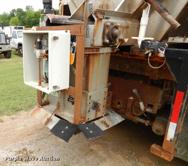 image for item EK9517 2002 International 2554 dump truck