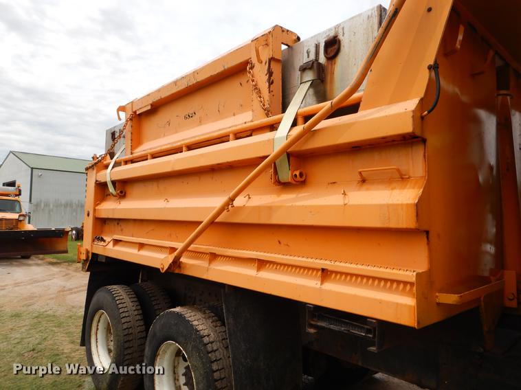 image for item EK9517 2002 International 2554 dump truck