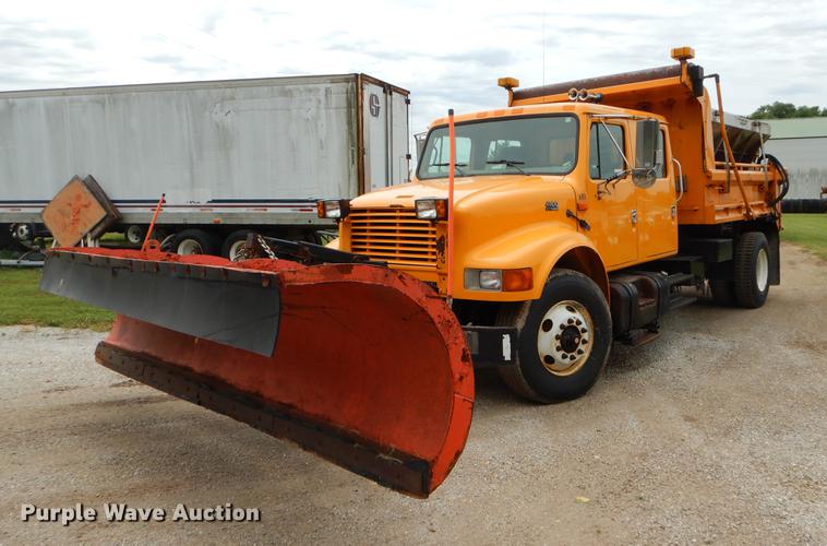 image for item EK9518 2002 International 4900 Crew Cab dump truck