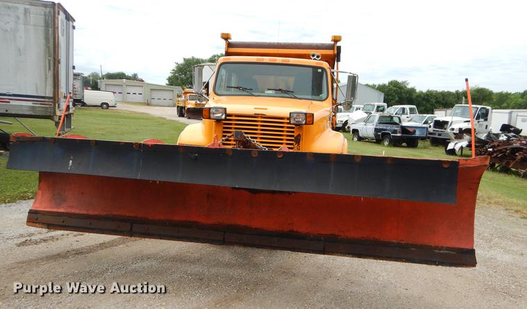image for item EK9518 2002 International 4900 Crew Cab dump truck