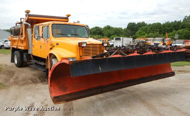 image for item EK9518 2002 International 4900 Crew Cab dump truck