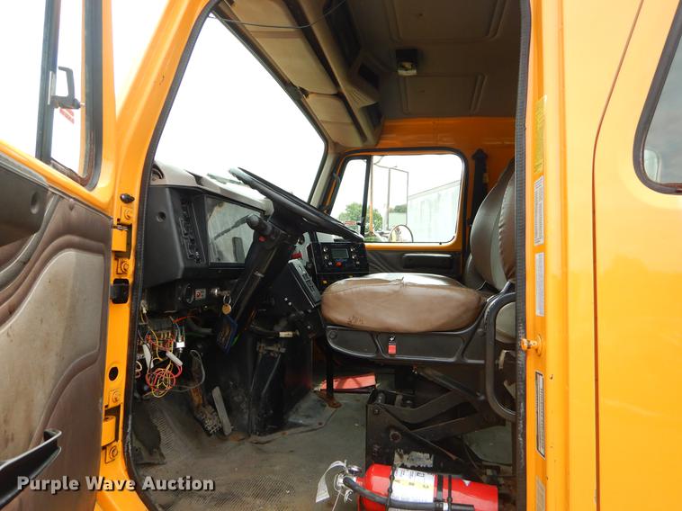 image for item EK9518 2002 International 4900 Crew Cab dump truck