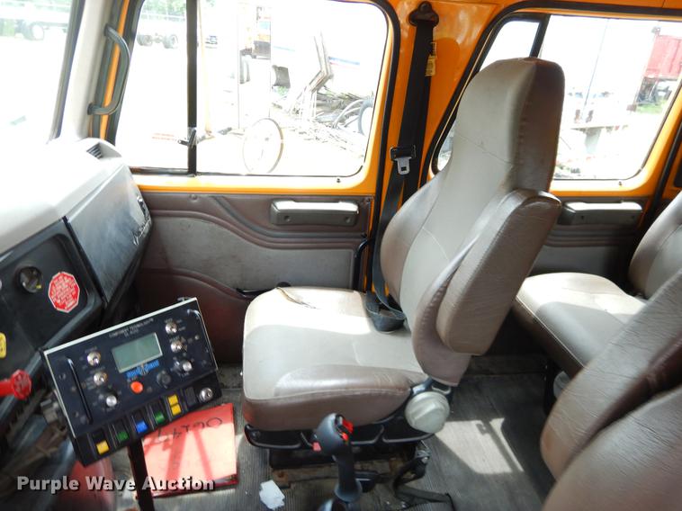 image for item EK9518 2002 International 4900 Crew Cab dump truck