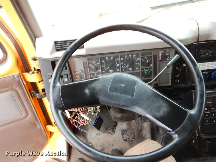 image for item EK9518 2002 International 4900 Crew Cab dump truck