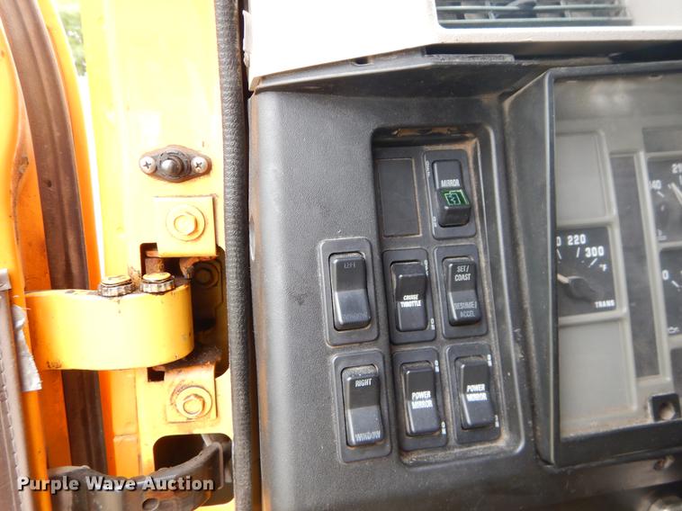 image for item EK9518 2002 International 4900 Crew Cab dump truck