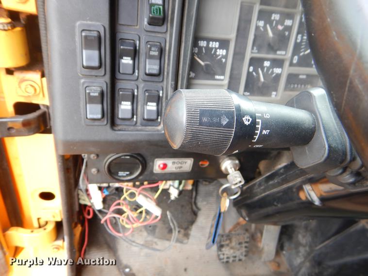 image for item EK9518 2002 International 4900 Crew Cab dump truck