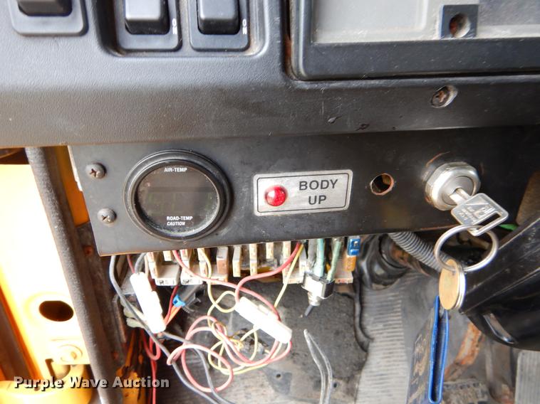 image for item EK9518 2002 International 4900 Crew Cab dump truck