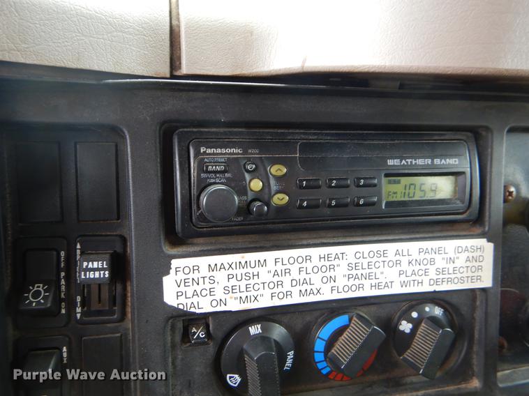 image for item EK9518 2002 International 4900 Crew Cab dump truck