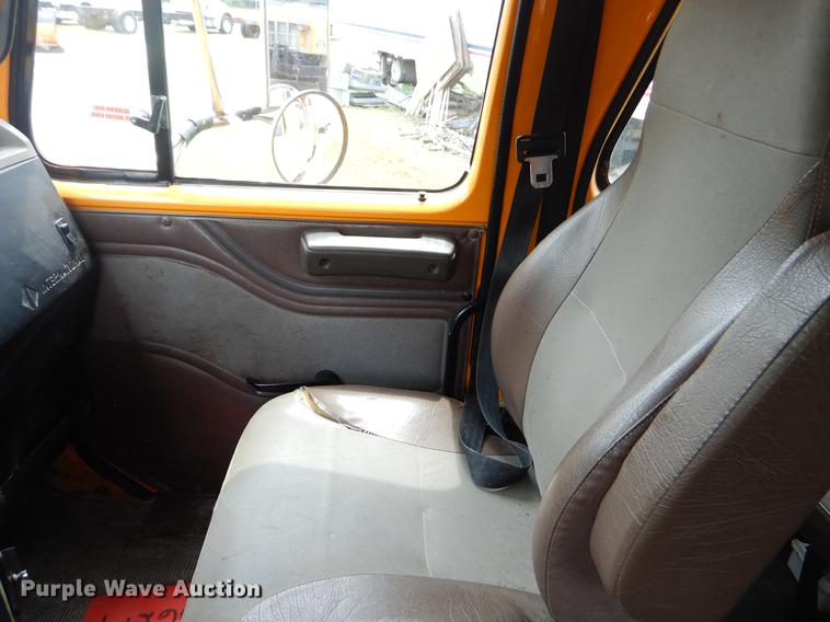 image for item EK9518 2002 International 4900 Crew Cab dump truck