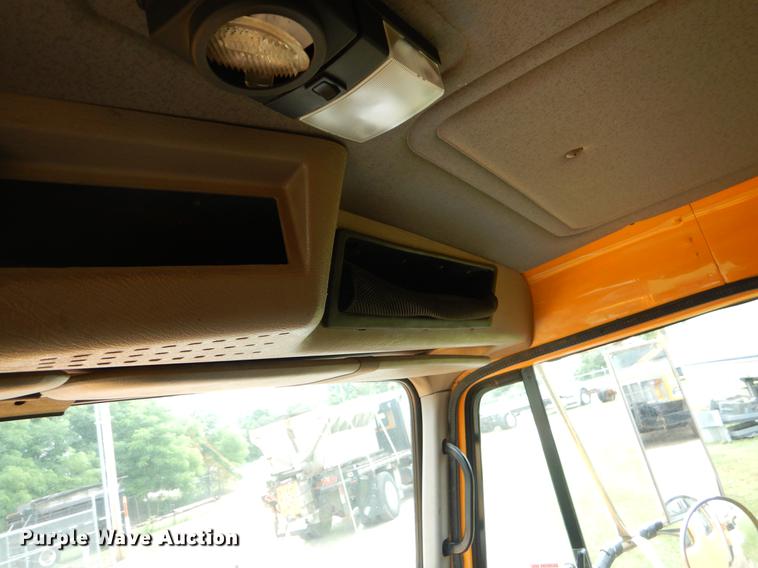 image for item EK9518 2002 International 4900 Crew Cab dump truck