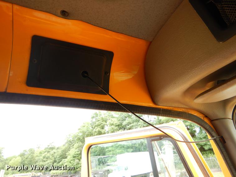 image for item EK9518 2002 International 4900 Crew Cab dump truck