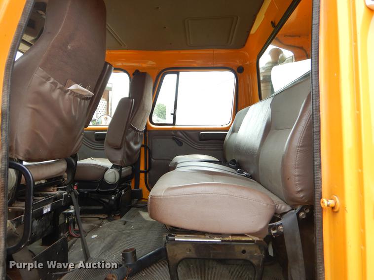 image for item EK9518 2002 International 4900 Crew Cab dump truck