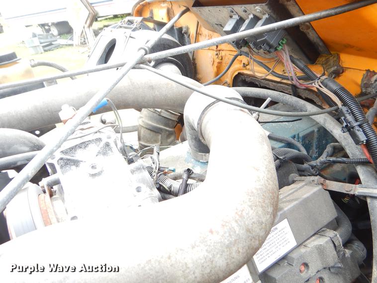 image for item EK9518 2002 International 4900 Crew Cab dump truck