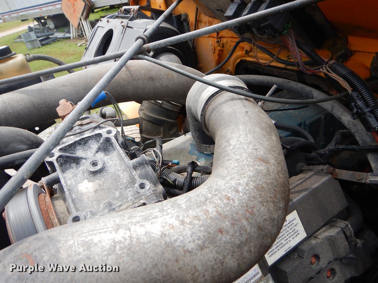 image for item EK9518 2002 International 4900 Crew Cab dump truck