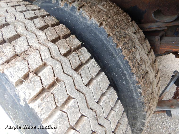 image for item EK9518 2002 International 4900 Crew Cab dump truck