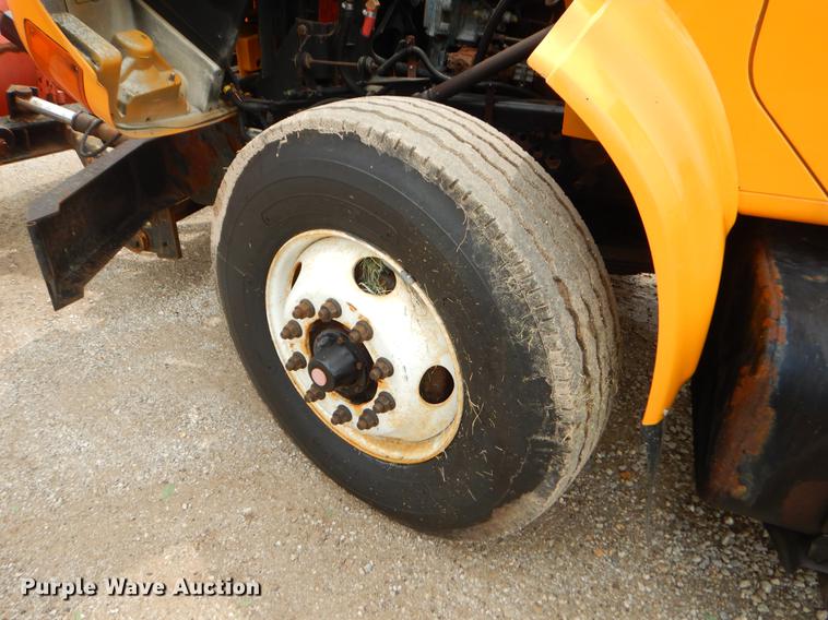 image for item EK9518 2002 International 4900 Crew Cab dump truck