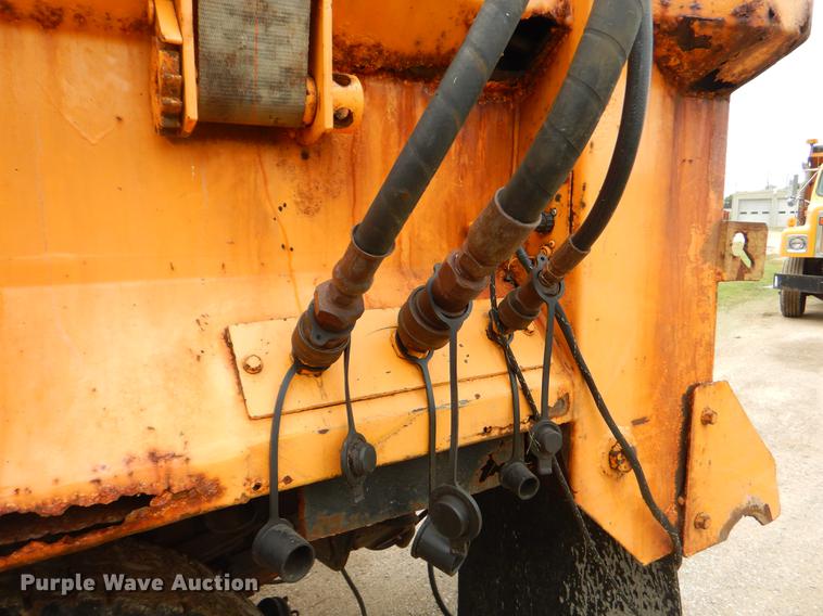 image for item EK9518 2002 International 4900 Crew Cab dump truck