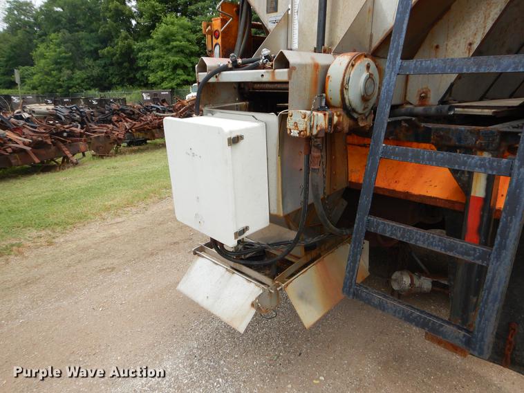 image for item EK9518 2002 International 4900 Crew Cab dump truck