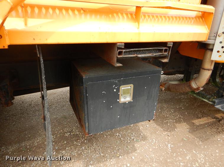 image for item EK9518 2002 International 4900 Crew Cab dump truck