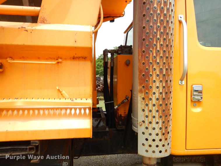 image for item EK9518 2002 International 4900 Crew Cab dump truck