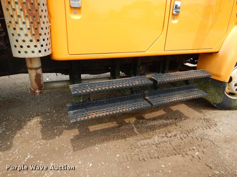 image for item EK9518 2002 International 4900 Crew Cab dump truck