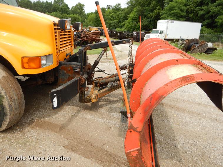 image for item EK9518 2002 International 4900 Crew Cab dump truck