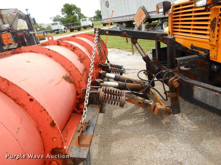 image for item EK9518 2002 International 4900 Crew Cab dump truck