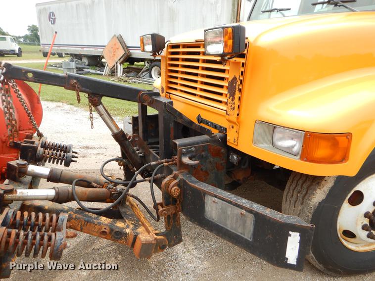 image for item EK9518 2002 International 4900 Crew Cab dump truck