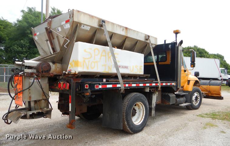 image for item EK9520 2005 International 7400 flatbed truck