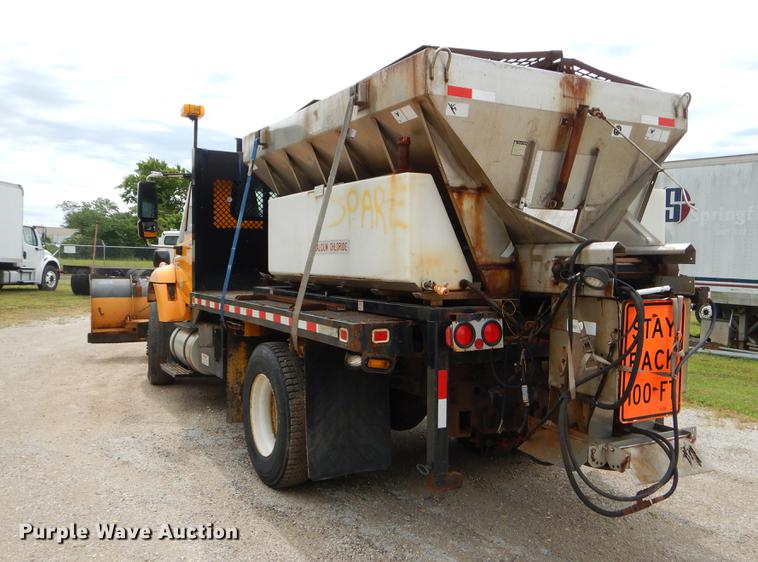 image for item EK9520 2005 International 7400 flatbed truck