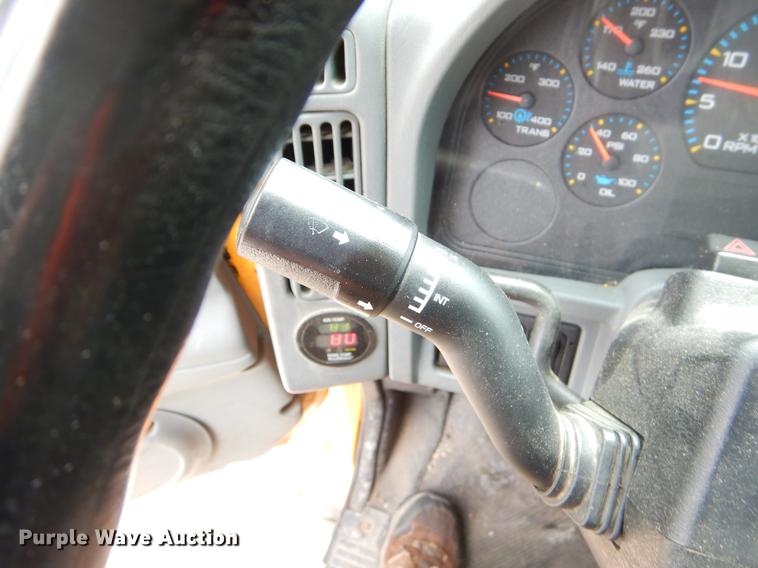 image for item EK9520 2005 International 7400 flatbed truck