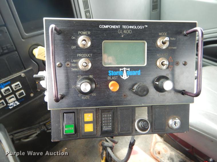 image for item EK9520 2005 International 7400 flatbed truck