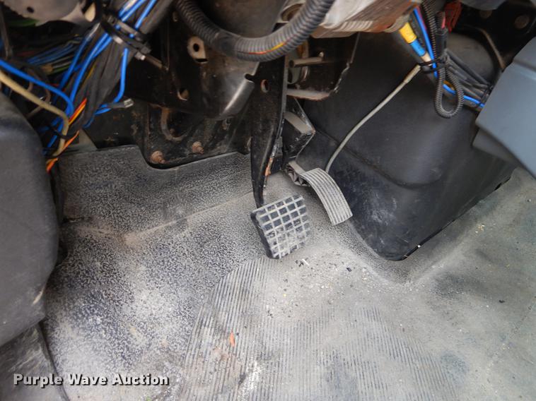 image for item EK9520 2005 International 7400 flatbed truck