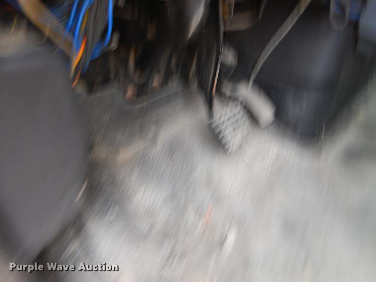 image for item EK9520 2005 International 7400 flatbed truck