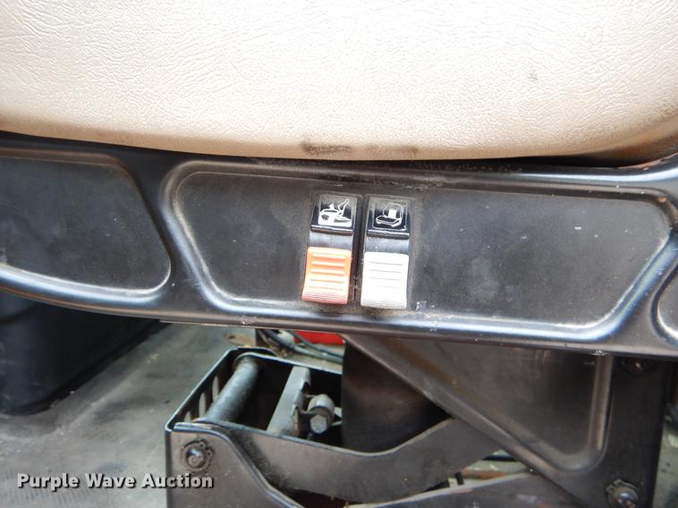 image for item EK9520 2005 International 7400 flatbed truck