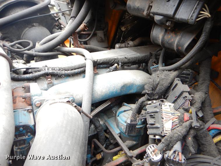 image for item EK9520 2005 International 7400 flatbed truck