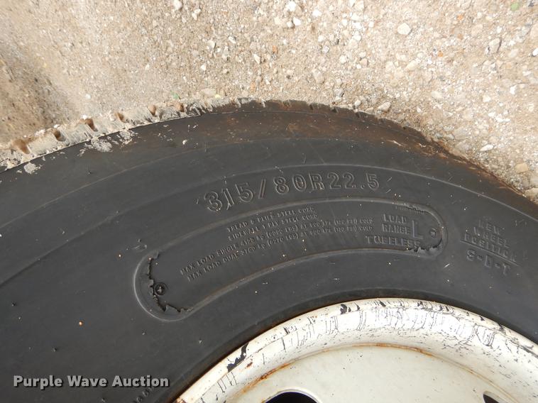 image for item EK9520 2005 International 7400 flatbed truck