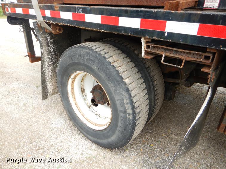 image for item EK9520 2005 International 7400 flatbed truck