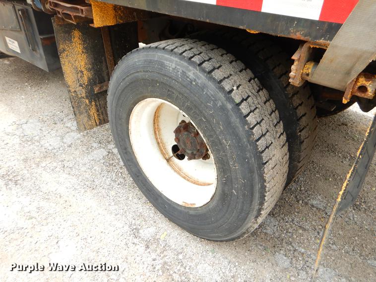 image for item EK9520 2005 International 7400 flatbed truck