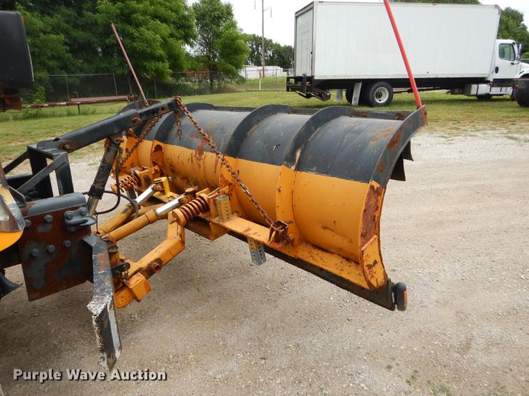 image for item EK9520 2005 International 7400 flatbed truck