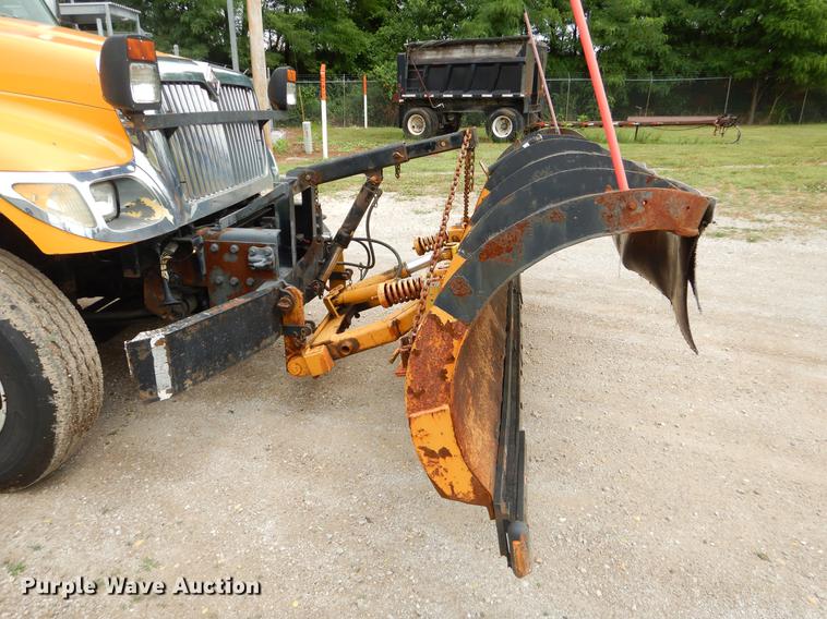 image for item EK9520 2005 International 7400 flatbed truck