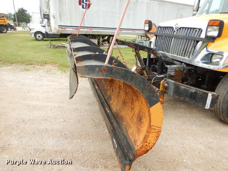 image for item EK9520 2005 International 7400 flatbed truck